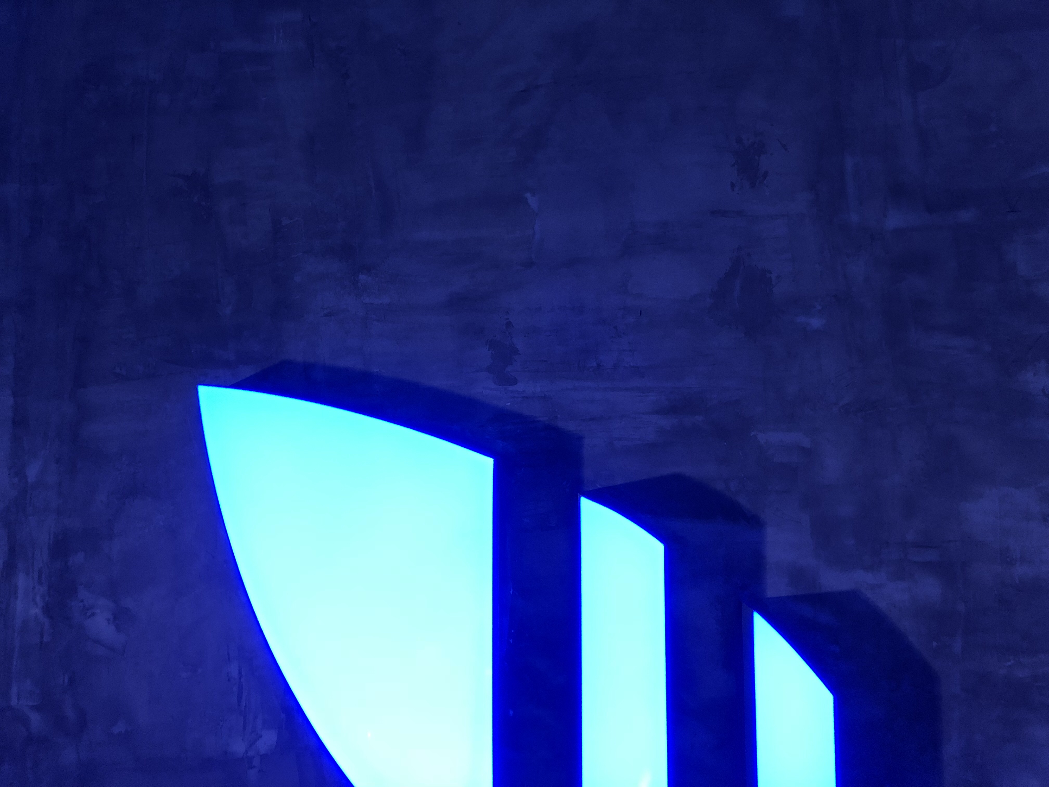 malovelycar, logo et symbole
